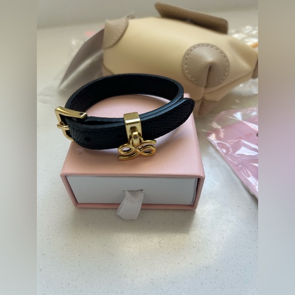 Accessories - Picture 6 of 6